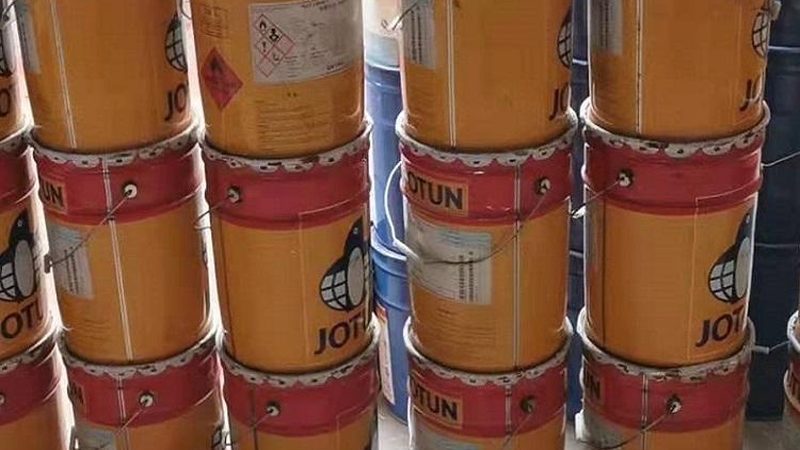 真石漆施工，底漆、面漆搭配有道**